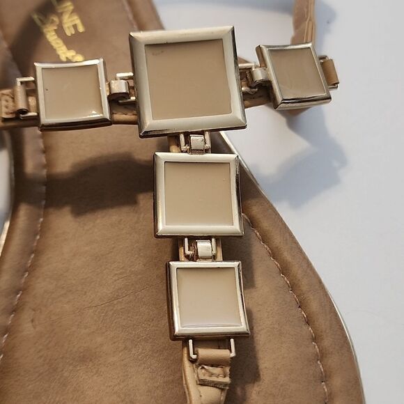 Madeline Stuart Womens Tan Sandals with Metal Decor Size 8M - Picture 2 of 6